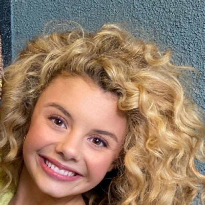 Mallory Mahoney Bio (Wiki) 