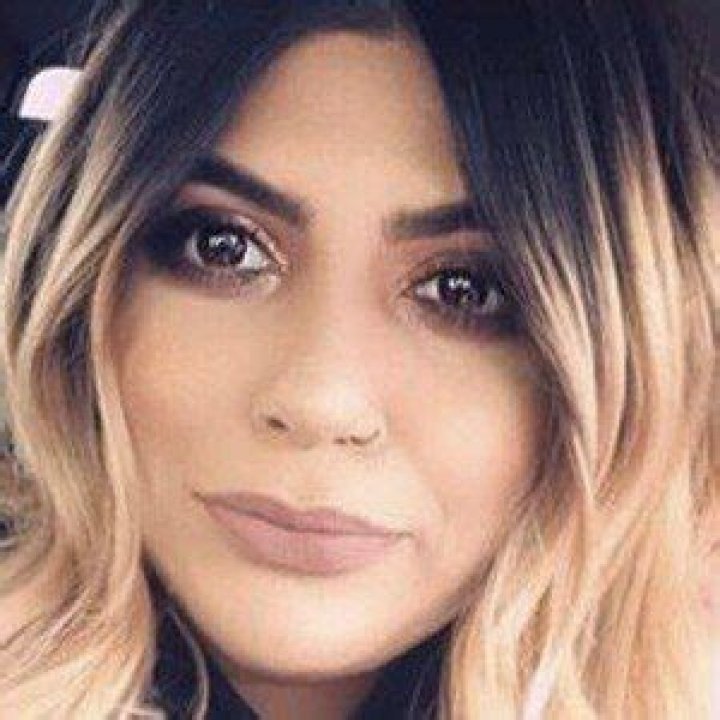 Mandi Awadis - Age, Family, Bio