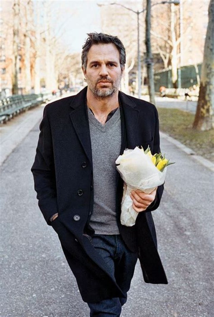 Mark Ruffalo “keeps himself humble” by returning to the Marmont to wait tables