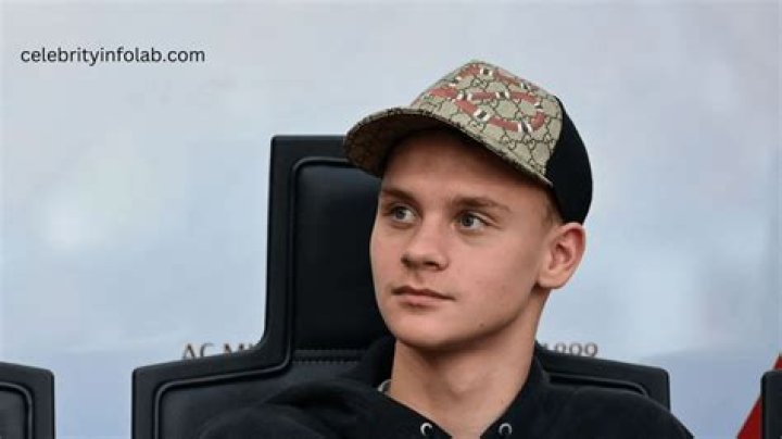 Maximilian Schmidt - Age, Family, Bio