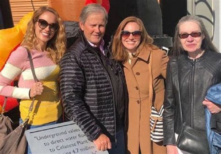 Meet Anna Camp Sister Saluda Camp: Parents And Family Ethnicity