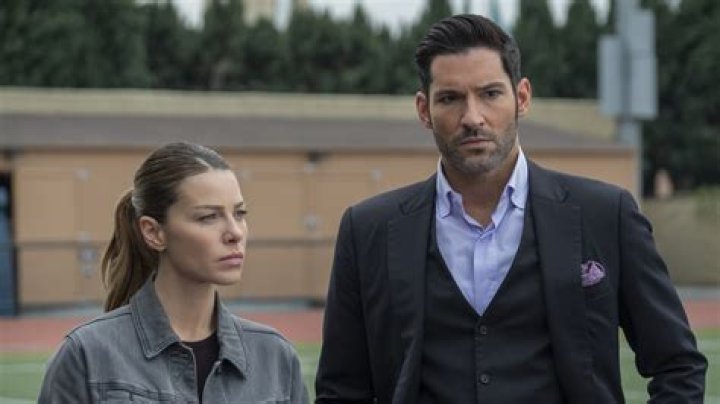 Meet Lucifer detective, Lauren German aka Chloe Decker. Relationship, affairs and net worth
