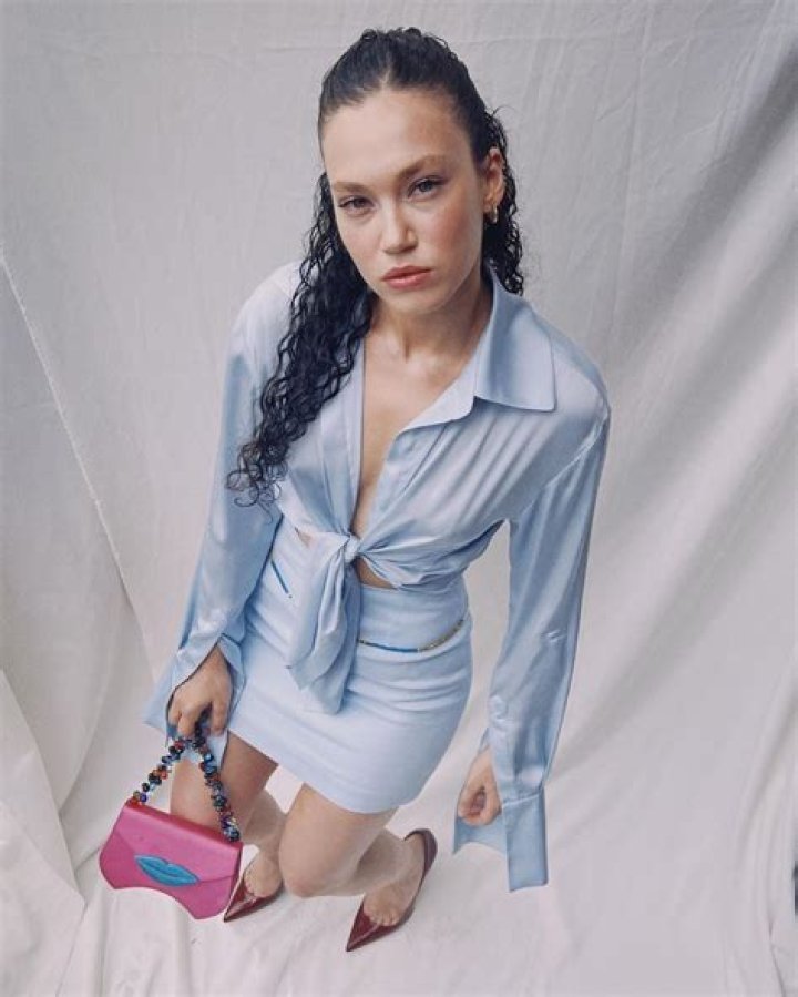 Melisa Senolsun - Age, Family, Bio