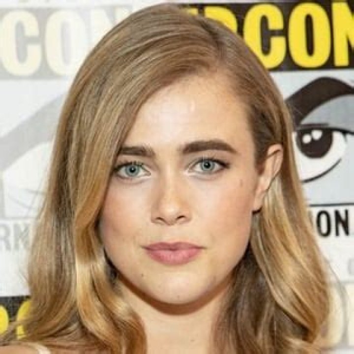 Melissa Roxburgh - Age, Family, Bio