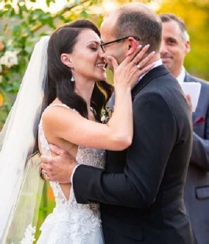 Melyssa Davies- Meet Wife Of American Comedian, James Murray