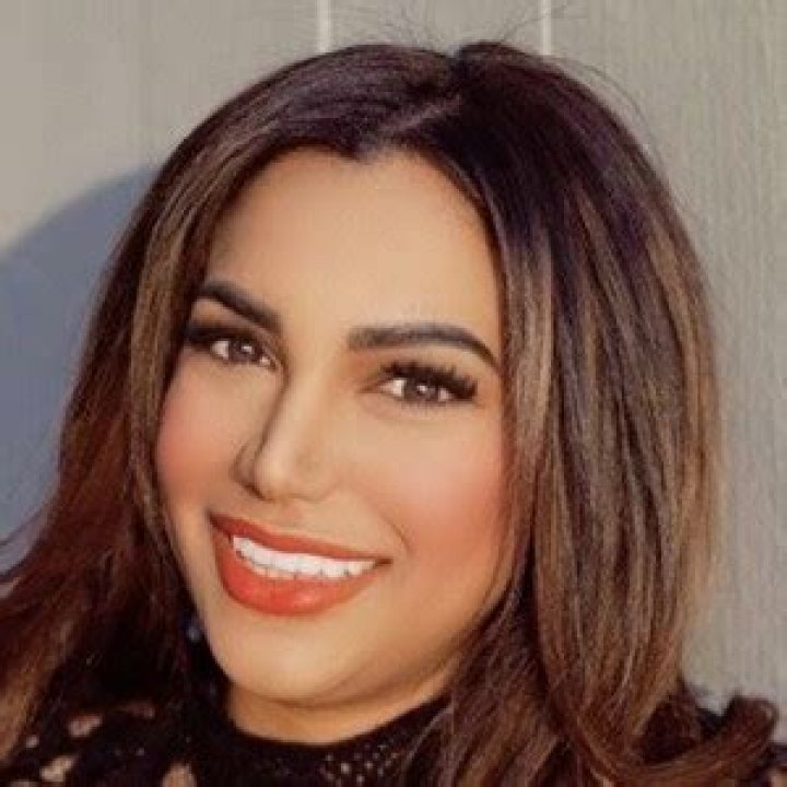 Mia Bally - Age, Family, Bio