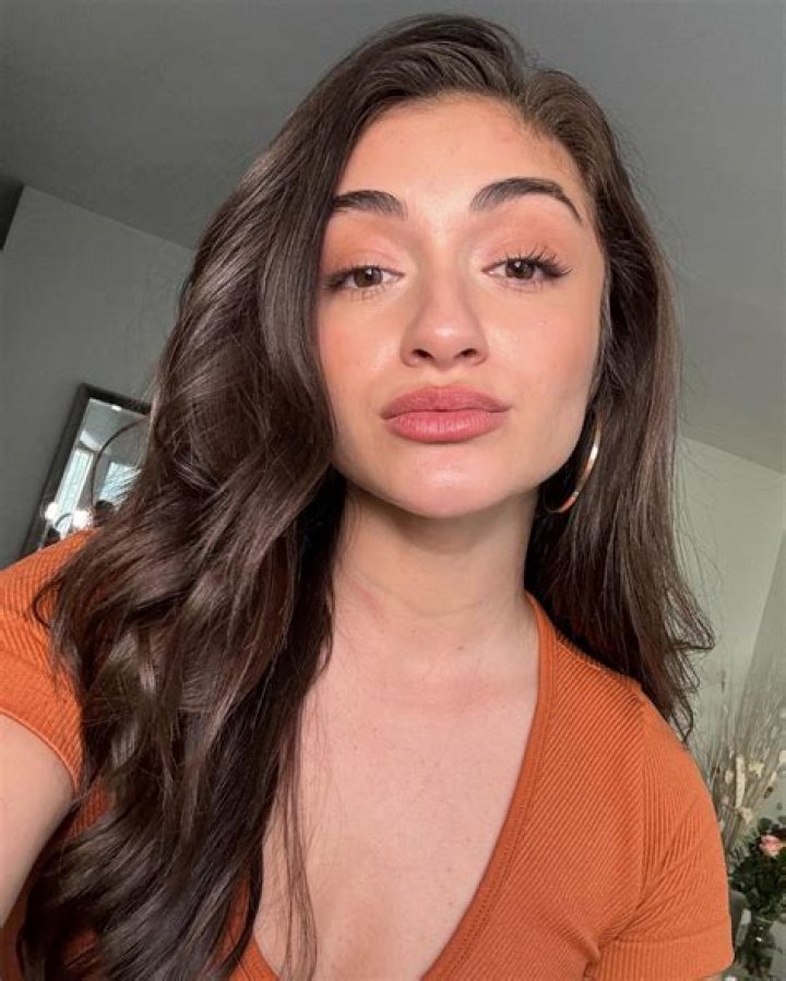 Mia Castro - Age, Family, Bio