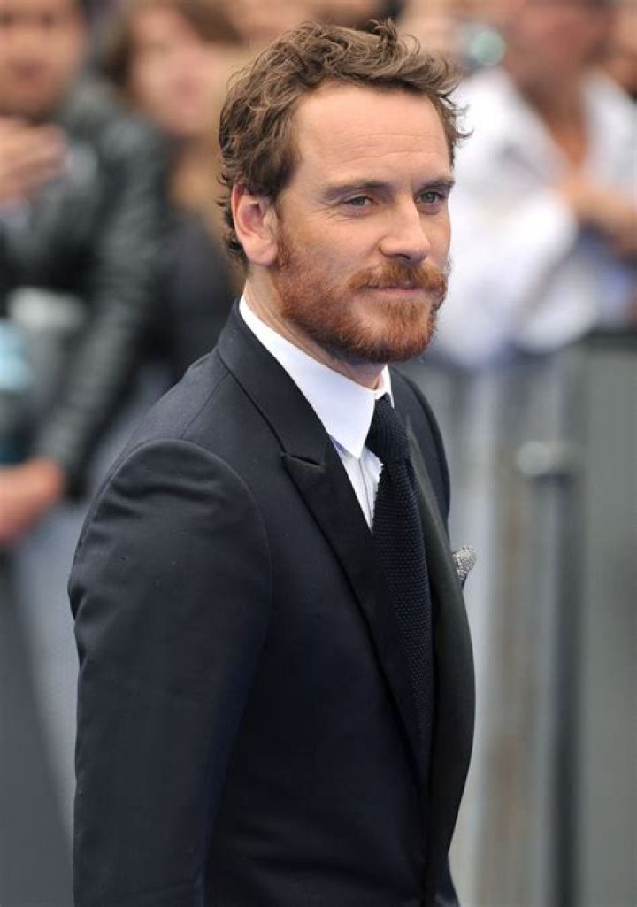 Michael Fassbender strokes his ginger beard repeatedly on ‘The Daily Show’: hot?