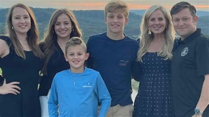 Michael Kelly - Age, Family, Bio