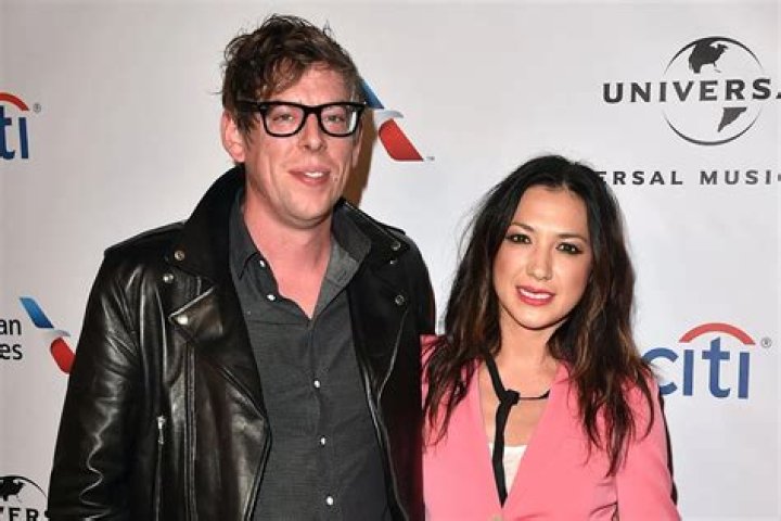 
Michelle Branch and Patrick Carney Kiss in L.A. Bar Following Black Keys Show After Suspending Divorce 