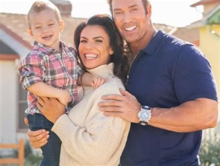 
Mike O’Hearn is not Married to Wife. Dating Girlfriend: Mona Muresan. 