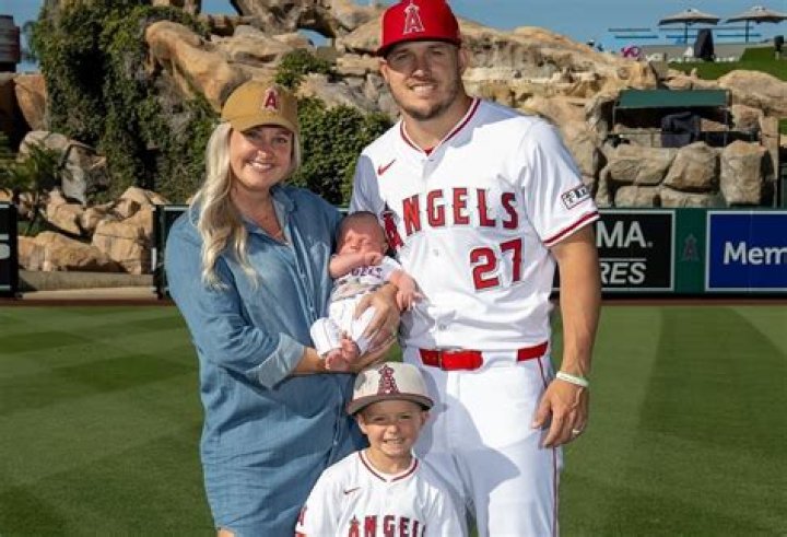 Mike Trout - Age, Family, Bio