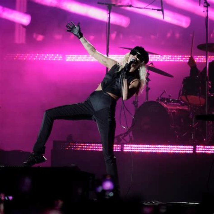 Miley Cyrus is MTV’s Best Artist of 2013