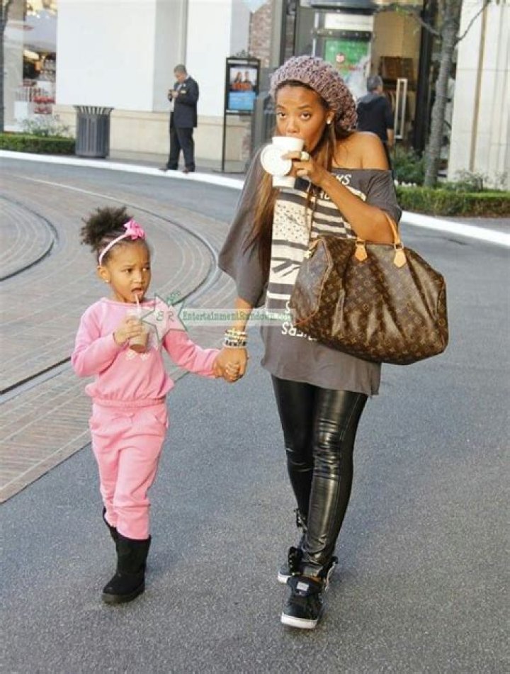 Miley Justine Simmons - Age, Family, Bio