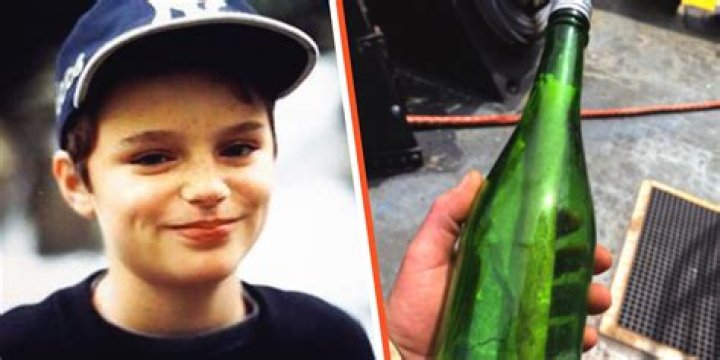 
Mississippi Parents Found Message in Bottle Written by Their Late Son 33 Years Ago 