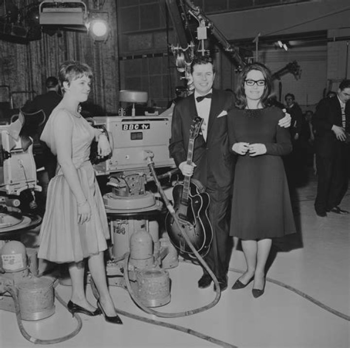 Nana Mouskouri Net Worth - Wiki, Age, Weight and Height, Relationships, Family, and More