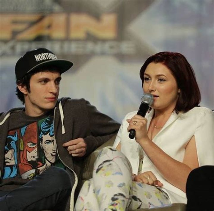 Nat Zang is not Married to a Wife. Dating Girlfriend: Gracie Gillam. Kids.