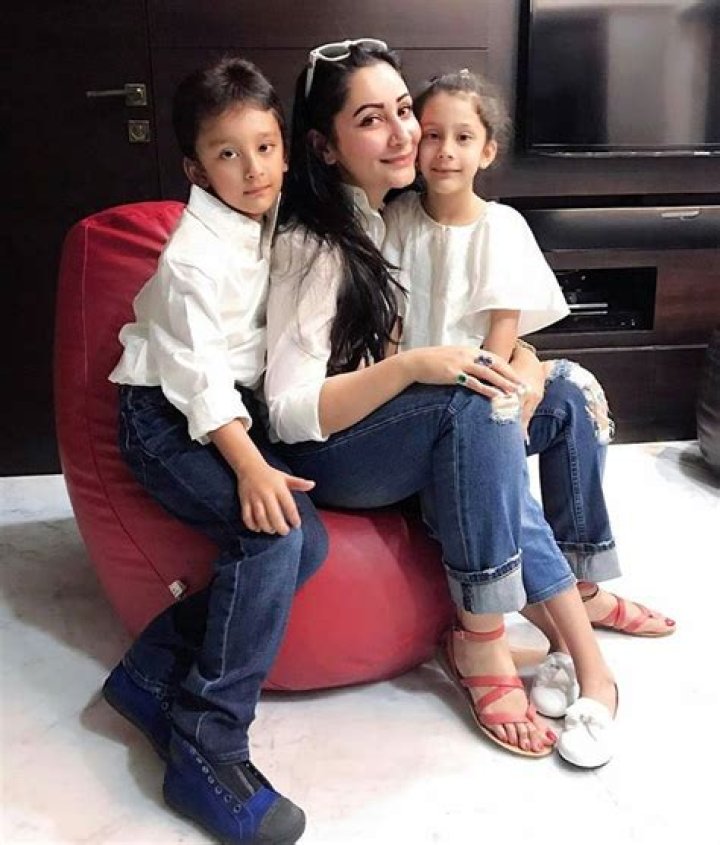 Nicole Dutt - Age, Family, Bio