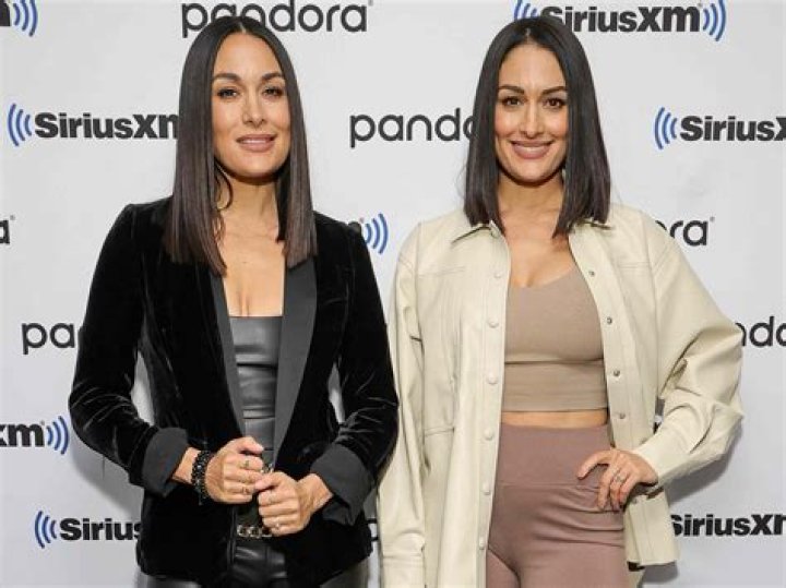 Nikki and Brie Bella’s Brother JJ And His Wife Lauren “Lola” Garcia Announced Their Split!