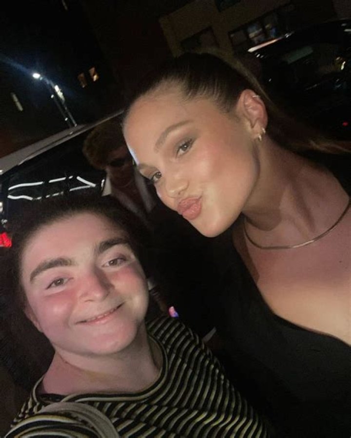 Olivia Holt Affairs, Dating, Boyfriend, Net Worth, Salary