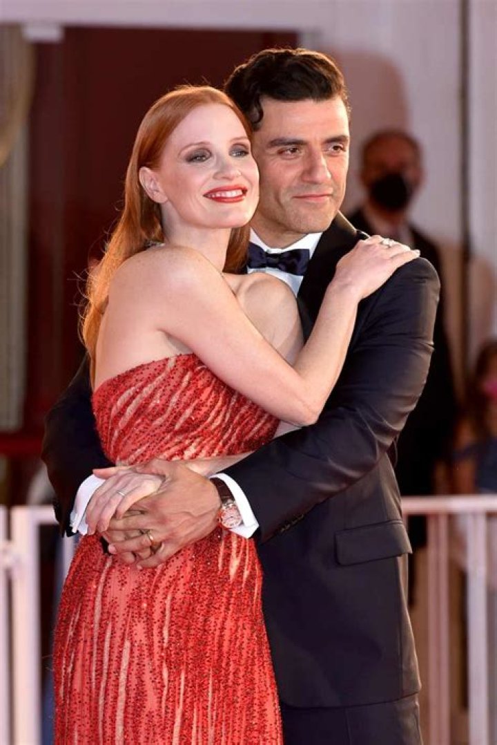 Oscar Isaac & Jessica Chastain brought their hot AF chemistry to Venice