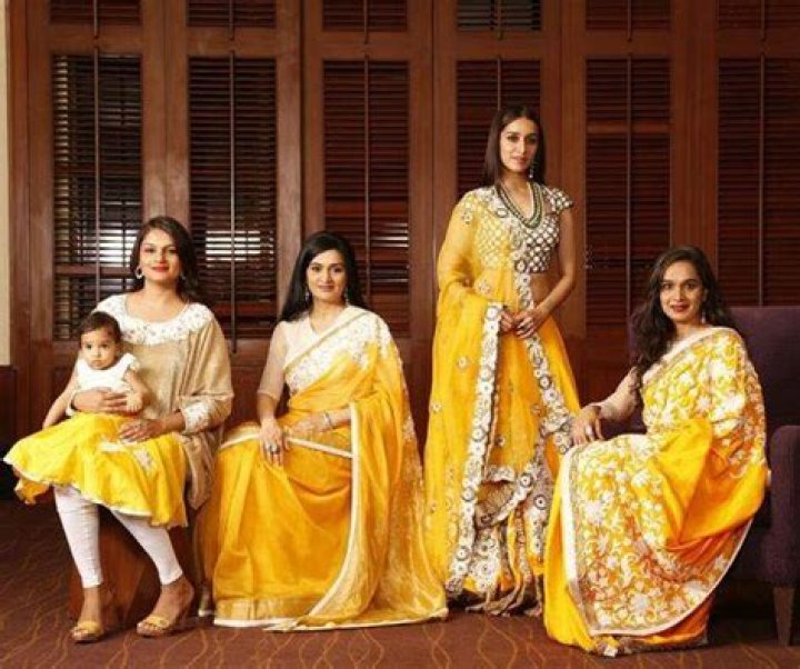 Padmini Kolhapure - Age, Family, Bio