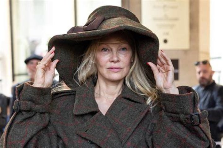 Pamela Anderson’s requests to Barack Obama: legalize marijuana