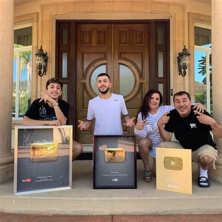 Papa Rug - Age, Family, Bio