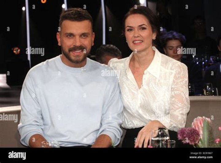 Pari actress, Melika Foroutan shares one son with her husband, John Handsin.