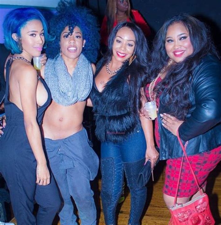 Paula Hellens - Age, Family, Bio