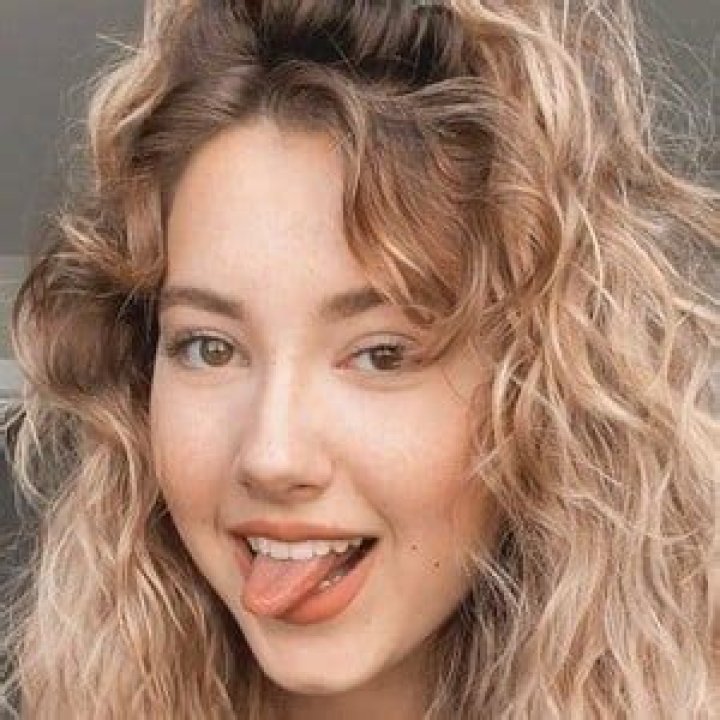 pineapplebrat - Age, Family, Bio