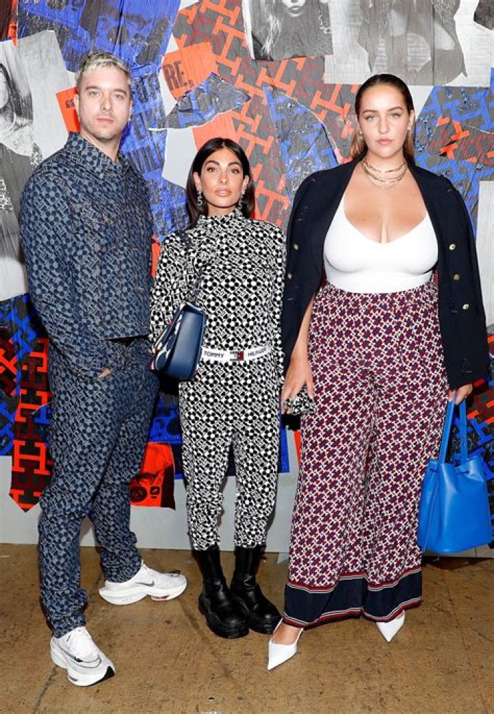 Plus Size Model Joann Van Den Herik. Her Age, Hadid Family, Boyfriend Robin, Body Confidence, Social Media, Biography