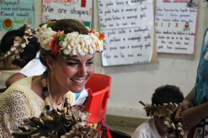 Prince William & Kate show off their royal dance skills in Tuvalu: adorable?