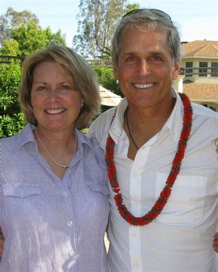 Randi Oakes - Age, Family, Bio