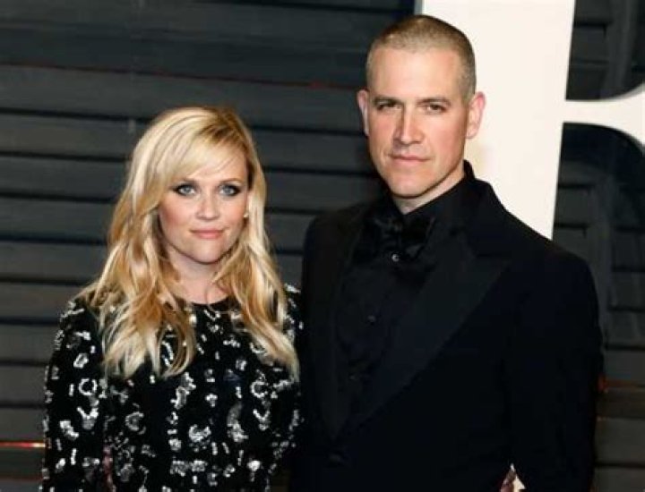 Reese Witherspoon & Jim Toth quietly finalized their divorce in four months