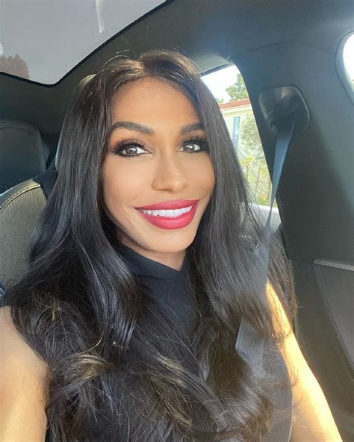 Rhonda Wills - Age, Family, Bio