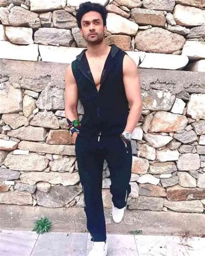 Rishaab Chauhaan Height, Weight, Net Worth, Age, Birthday, Wikipedia, Who, Instagram, Biography