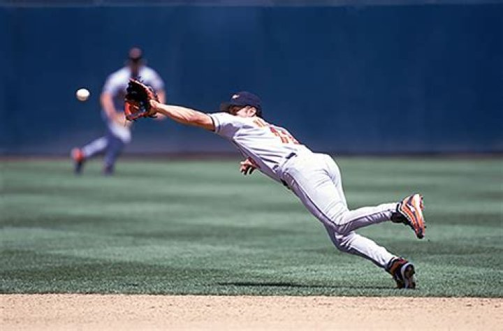 Roberto Alomar - Age, Family, Bio