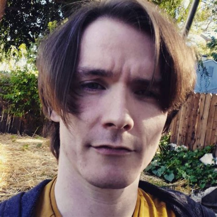 
Ross O’Donovan’s Wiki: Divorce, Sister, Wife, Net Worth, Height 