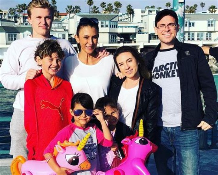 Samantha Bennington - Age, Family, Bio