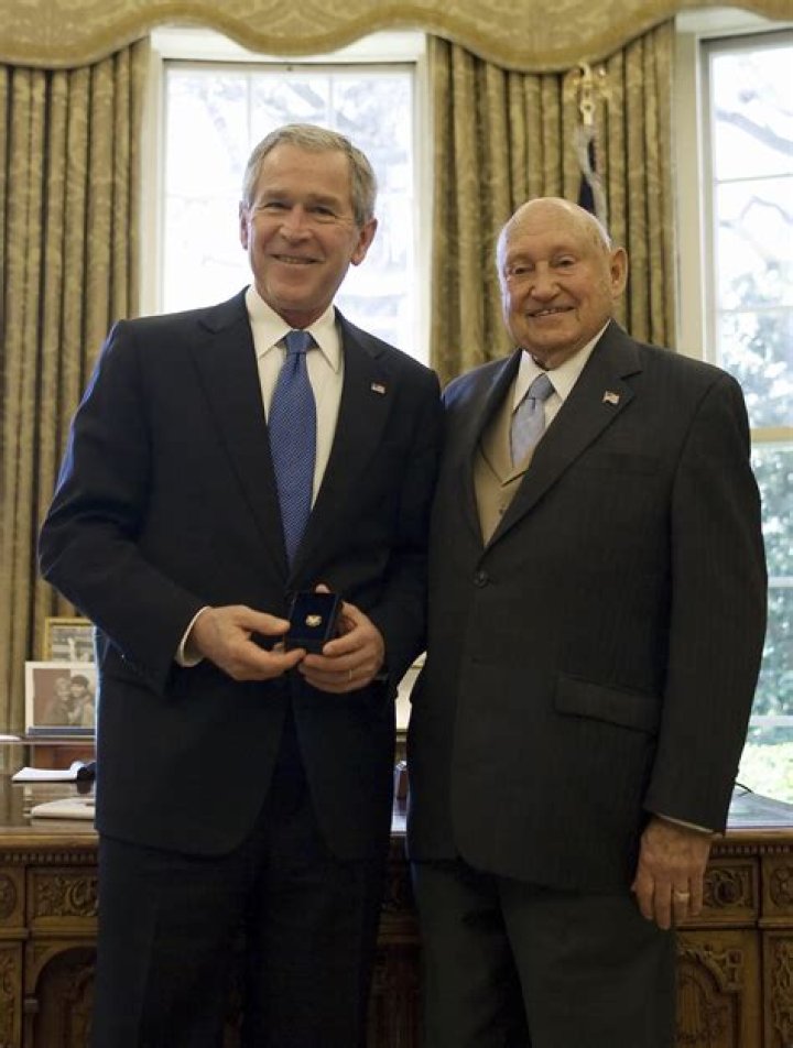 Samuel Truett Cathy Net Worth - Wiki, Age, Weight and Height, Relationships, Family, and More