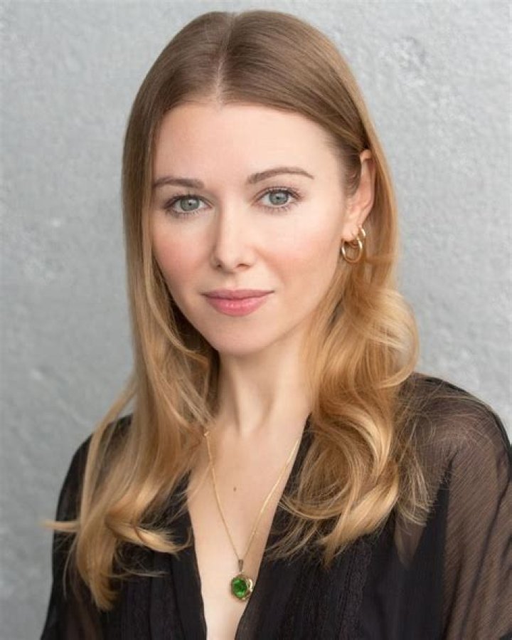 Sarah Alexandra Marks Height, Weight, Net Worth, Age, Birthday, Wikipedia, Who, Nationality, Biography