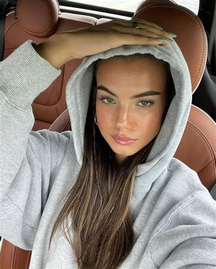 Sarah-Jade Bleau -Sjbleau Height, Weight, Net Worth, Age, Birthday, Wikipedia, Who, Instagram, Biography