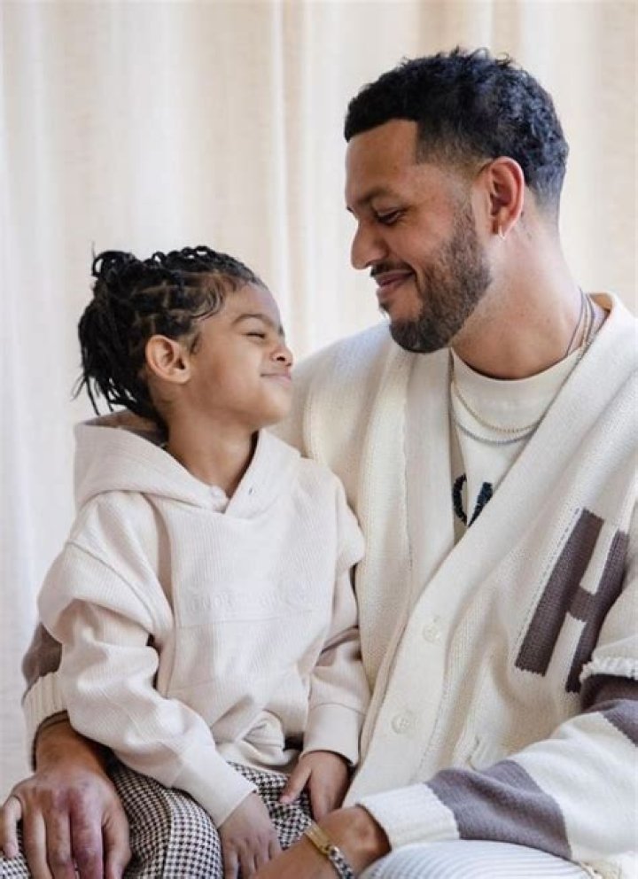 Sarunas Jackson is Not Married to Wife. Dating Girlfriend: Dominique Perry. Kids.