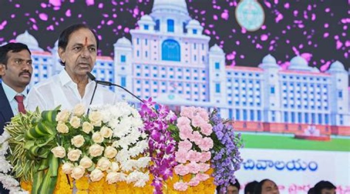 
SC seeks Centre’s response on PIL to debar charge sheeted candidates from fighting polls 