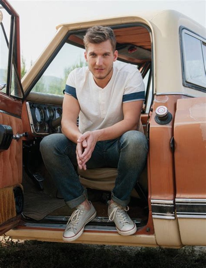 Scott Michael Foster Bio (Wiki) 