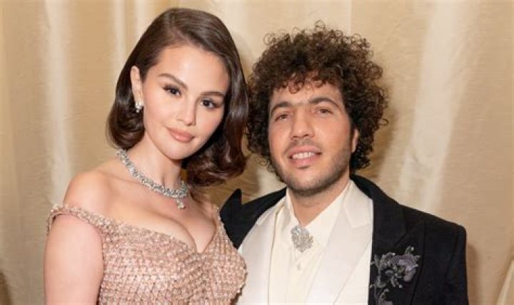 Selena Gomez attempts to quash Miley Cyrus feud rumors before they erupt