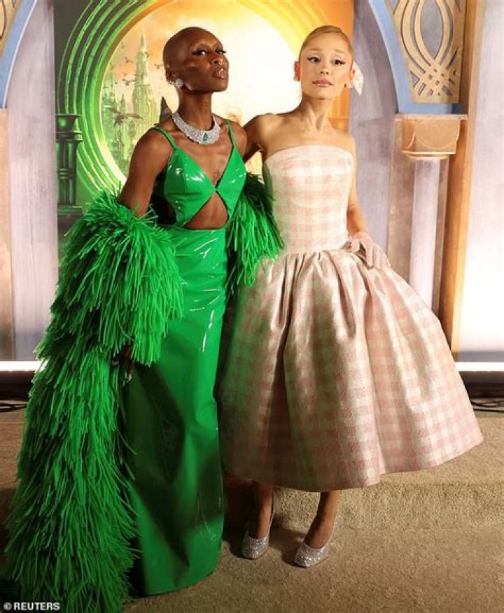 Selma Blair looks very thin after breakup: normal but no excuse for that outfit?