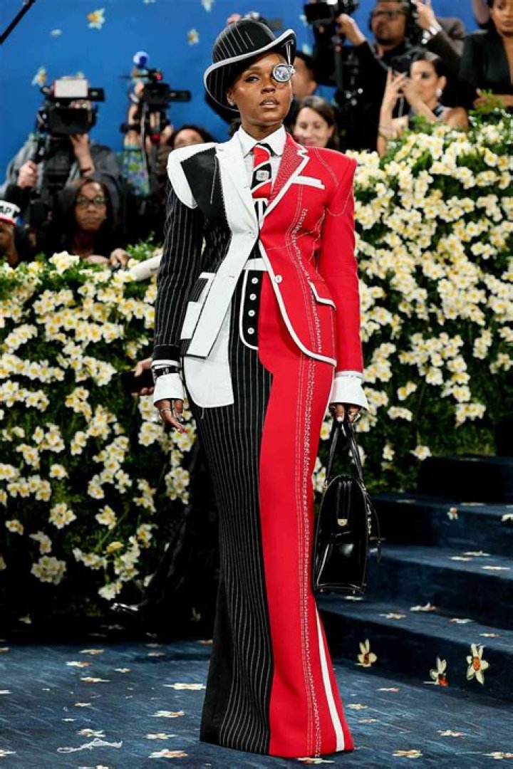 	Sharon Stone in Thom Browne at the Met Gala: classic and beautiful	
