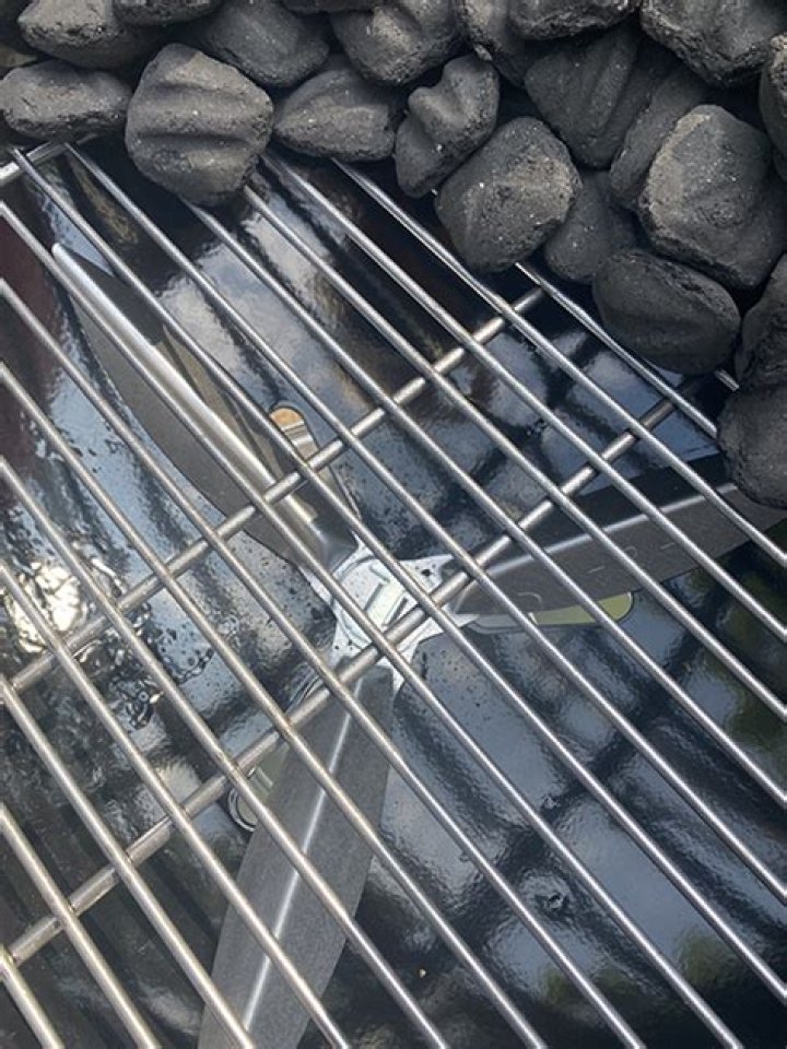 Should vents be open on Weber grill?